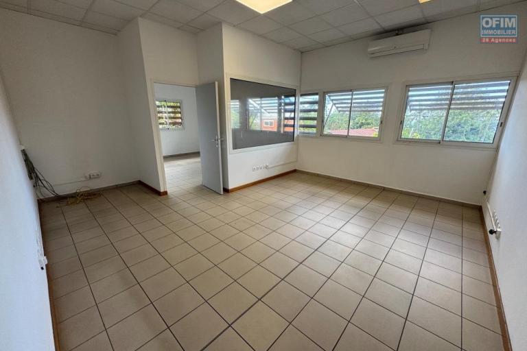 A louer - Ensemble de quatre superbes locaux professionnels de 70 m² chacun