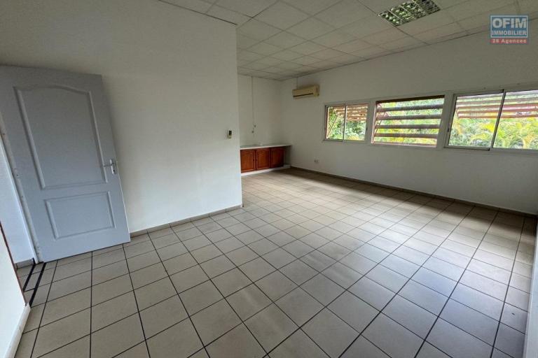 A louer - Ensemble de quatre superbes locaux professionnels de 70 m² chacun