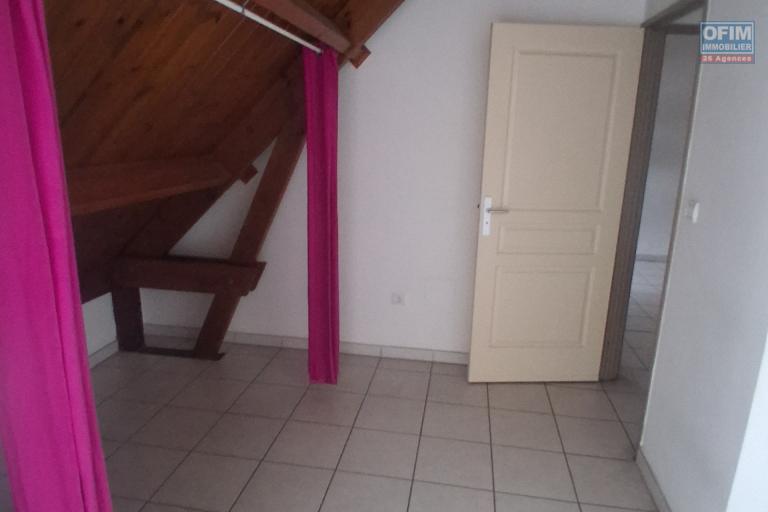 A LOUER appartement de type F3 au BERNICA &agrave; SAINT-GILLES LES HAUTS