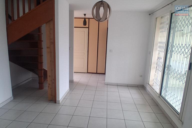 A LOUER appartement de type F3 au BERNICA &agrave; SAINT-GILLES LES HAUTS
