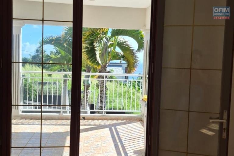 A louer grande maison secteur Mont&eacute;e sano &agrave; Sainte Marie, tr&egrave;s beau jardin, endroit calme, vue mer