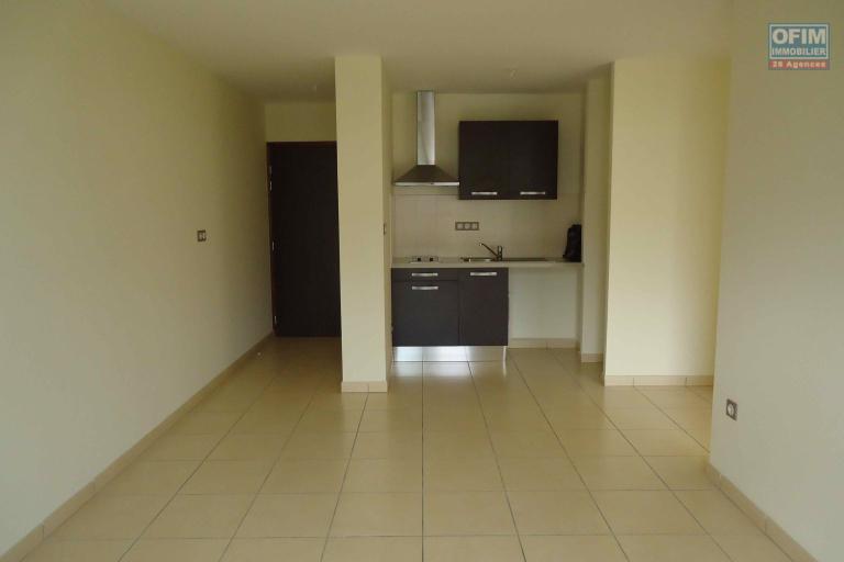 A vendre T2 dans la residence Lobellia &agrave; Ste Clotilde, proche des universit&eacute;s,...