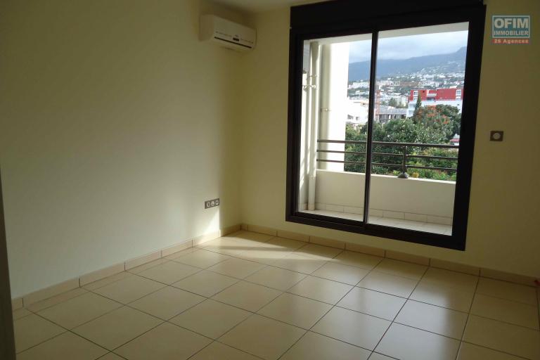 A vendre T2 dans la residence Lobellia &agrave; Ste Clotilde, proche des universit&eacute;s, commerces...