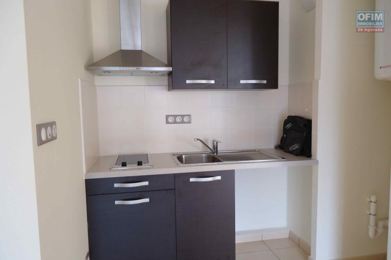A vendre T2 dans la residence Lobellia &agrave; Ste Clotilde, proche des universit&eacute;s, commerces...