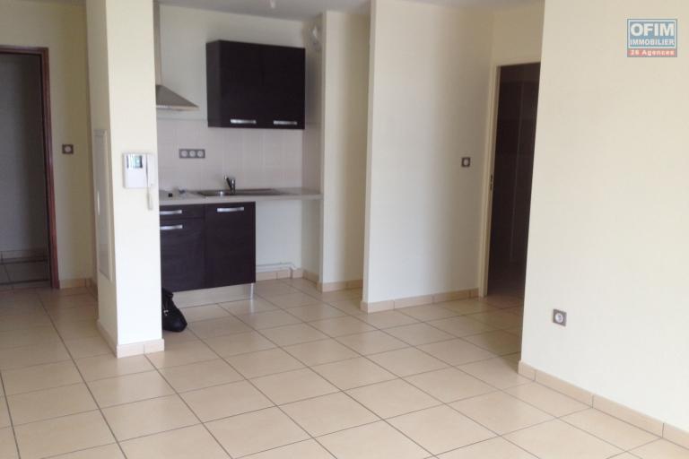 A vendre T2 dans la residence Lobellia &agrave; Ste Clotilde, proche des universit&eacute;s, commerces...