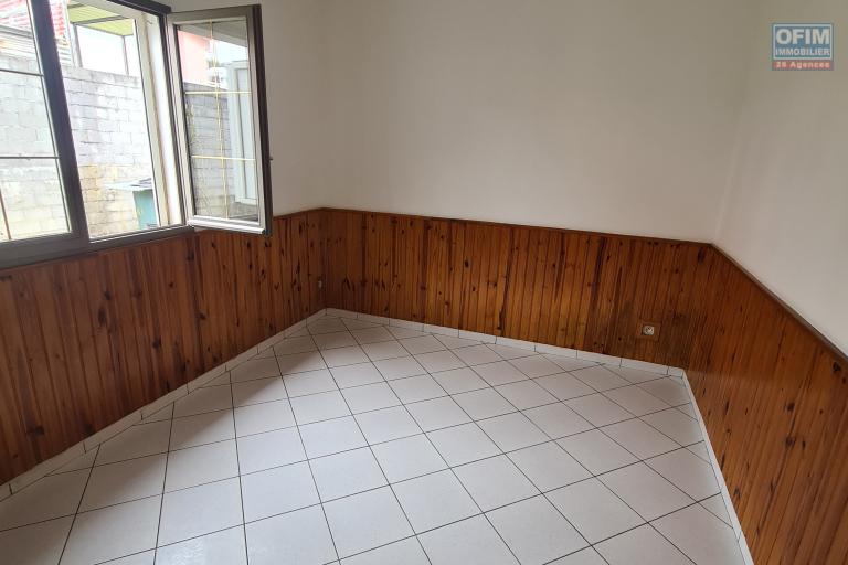 A louer grande maison secteur Mont&eacute;e sano &agrave; Sainte Marie, tr&egrave;s beau jardin, endroit calme, vue mer