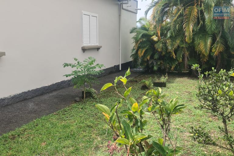 A louer grande maison secteur Mont&eacute;e sano &agrave; Sainte Marie, tr&egrave;s beau jardin, endroit calme, vue mer