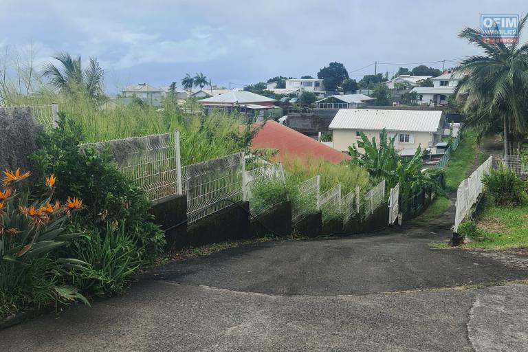 A louer grande maison secteur Mont&eacute;e sano &agrave; Sainte Marie, tr&egrave;s beau jardin, endroit calme, vue mer