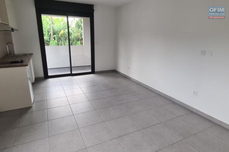 A louer grand studio neuf pour étudiant d'environ 34 m² à l'université du Tampon