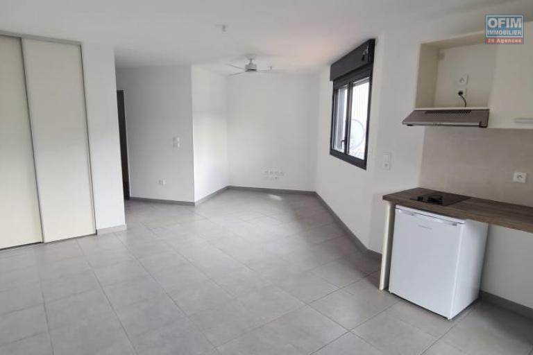 A louer grand studio neuf pour étudiant d'environ 34 m² à l'université du Tampon