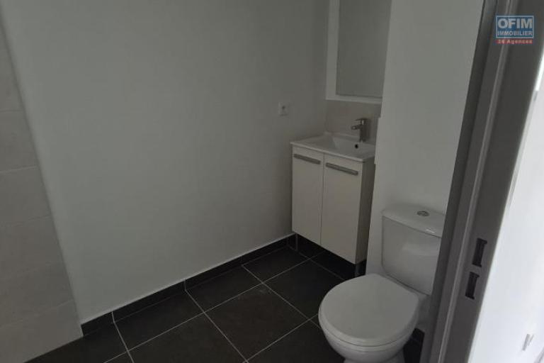 A louer grand studio neuf pour étudiant d'environ 34 m² à l'université du Tampon