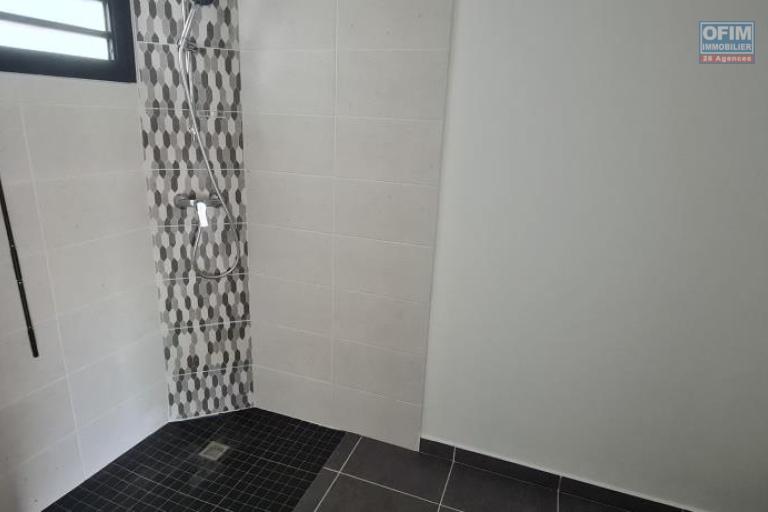 A louer grand studio neuf pour étudiant d'environ 34 m² à l'université du Tampon