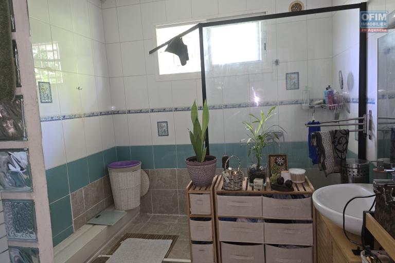 À Vendre – Charmante Maison Créole de 130 m² en Plain‑Pied, Proche de la Mer