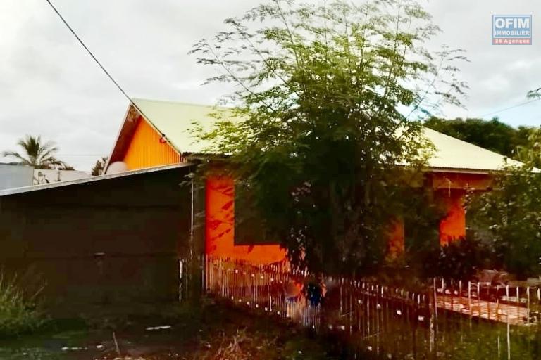 Villa F4 en dur sous tôle à rénover