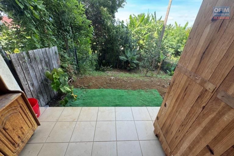 A louer grand studio d'environ 35 m² avec jardin privatif proche de l'université le Tampon