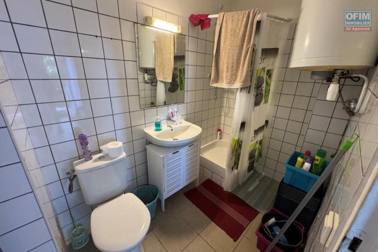 A louer grand studio d'environ 35 m² avec jardin privatif proche de l'université le Tampon
