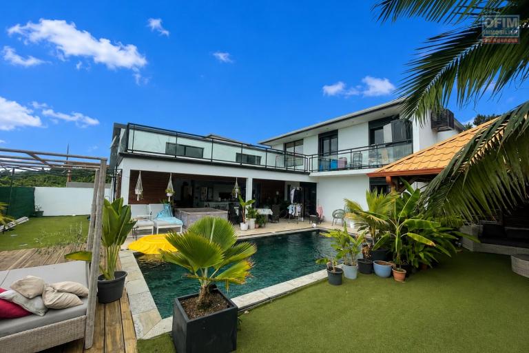 VILLA CONTEMPORAINE D&rsquo;EXCEPTION &ndash; ENTRE CIEL, MER ET LUMI&Egrave;RE &agrave; SANS SOUCI 97411 &agrave; 7 min du CHOR