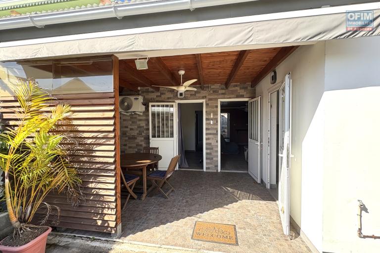 A louer jolie Villa 3 chambres MEUBLEE et remise &agrave; neuf de 93m2 &agrave; Saint-Benoit
