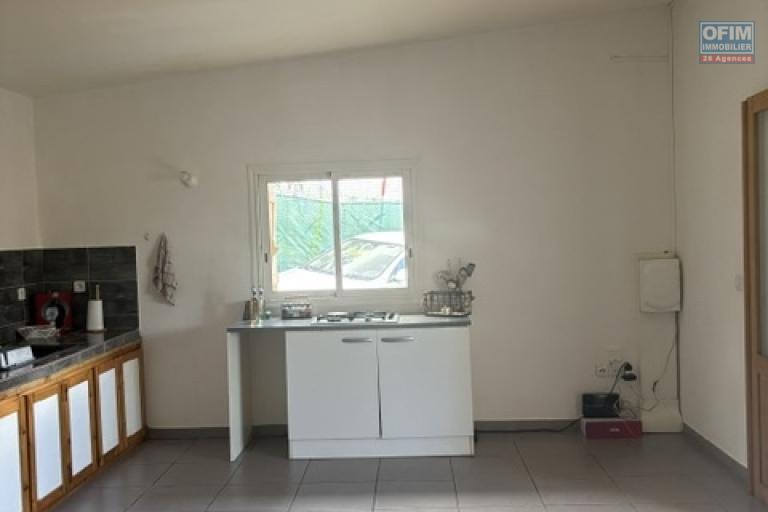 A LOUER Maison de type F2 sur SAINT-GILLES LES HAUTS &agrave; 700 euros!!