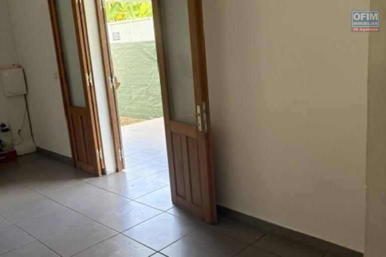 A LOUER Maison de type F2 sur SAINT-GILLES LES HAUTS &agrave; 700 euros!!
