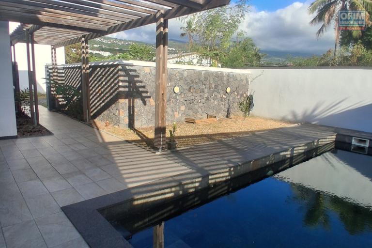 A LOUER Belle villa moderne de type F4 avec PISCINE sur La Ravine à Marquet à la POSSESSION