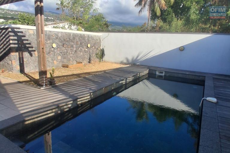 A LOUER Belle villa moderne de type F4 avec PISCINE sur La Ravine à Marquet à la POSSESSION