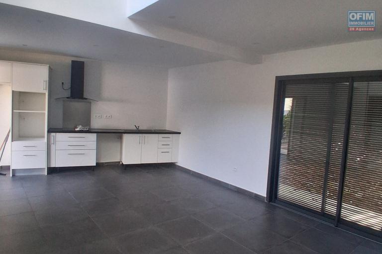 A LOUER Belle villa moderne de type F4 avec PISCINE sur La Ravine à Marquet à la POSSESSION