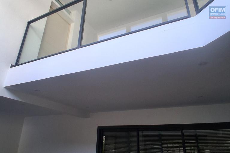 A LOUER Belle villa moderne de type F4 avec PISCINE sur La Ravine à Marquet à la POSSESSION