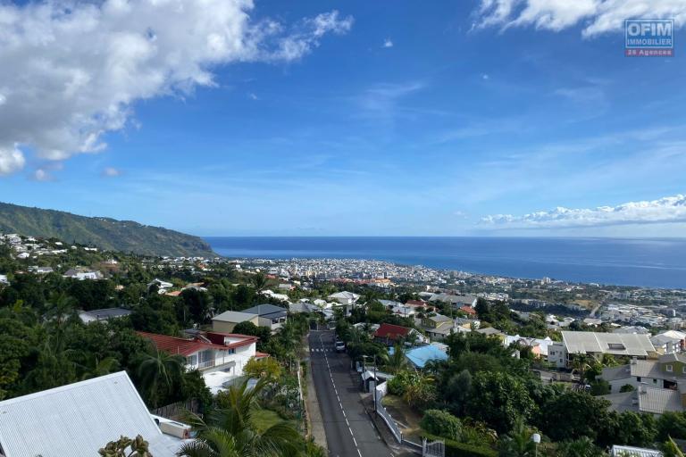 A Vendre bel appartement de type F2 r&eacute;sidence Le Coeur de L'Oc&eacute;an avec une tr&egrave;s jolie vue sur la mer et la montagne &agrave; BDN Sainte Clotilde.