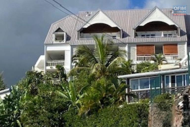 A Vendre bel appartement de type F2 r&eacute;sidence Le Coeur de L'Oc&eacute;an avec une tr&egrave;s jolie vue sur la mer et la montagne &agrave; BDN Sainte Clotilde.