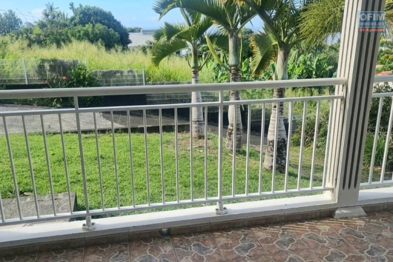 A louer grande maison secteur Mont&eacute;e sano &agrave; Sainte Marie, tr&egrave;s beau jardin, endroit calme, vue mer