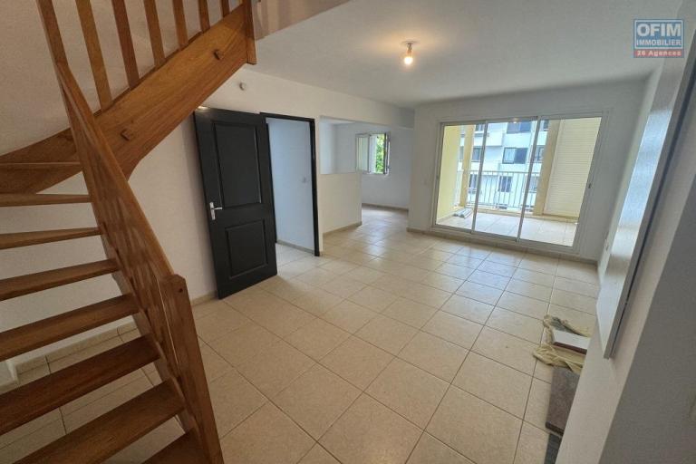 A vendre joli appartement duplex r&eacute;nov&eacute; de type F 2/3 proche du centre ville du Tampon