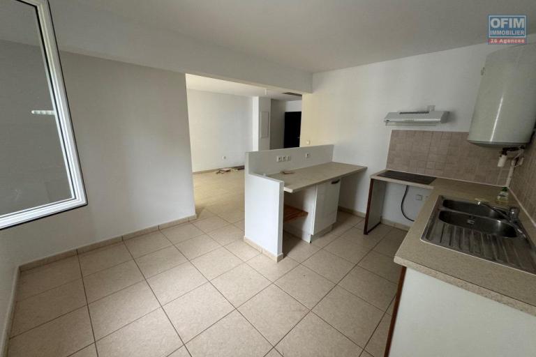 A vendre joli appartement duplex r&eacute;nov&eacute; de type F 2/3 proche du centre ville du Tampon
