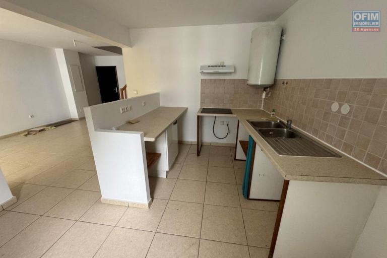 A vendre joli appartement duplex r&eacute;nov&eacute; de type F 2/3 proche du centre ville du Tampon