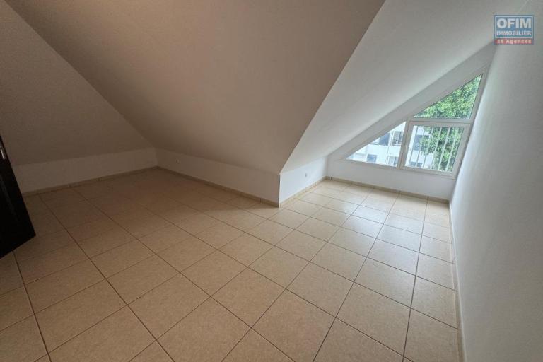 A vendre joli appartement duplex r&eacute;nov&eacute; de type F 2/3 proche du centre ville du Tampon