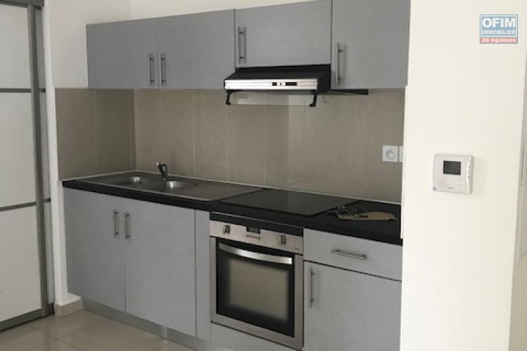 A Vendre ce beau F3 d'une surface de 62.96m2 sur la r&eacute;sidence PALMEA &agrave; Sainte Clotilde.