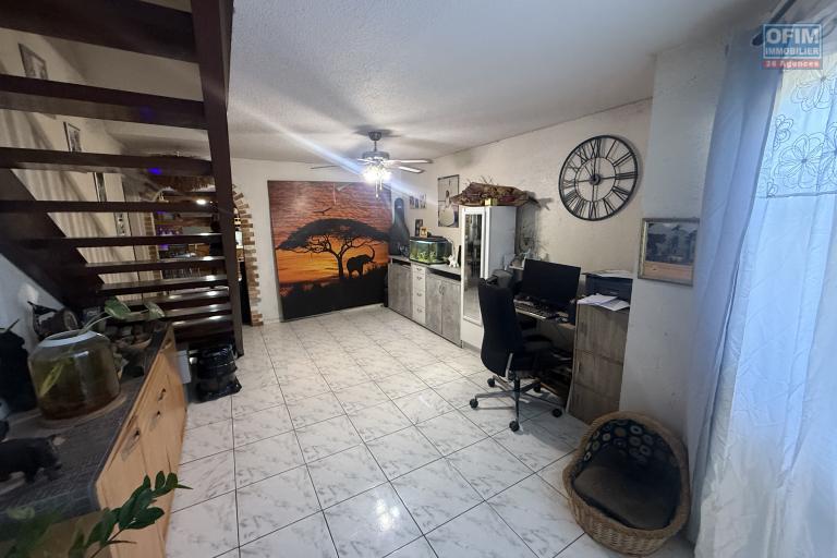 A vendre maison T4 mitoyenne proche centre ville du  Port