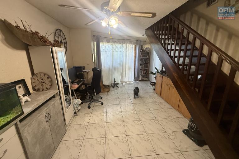 A vendre maison T4 mitoyenne proche centre ville du  Port