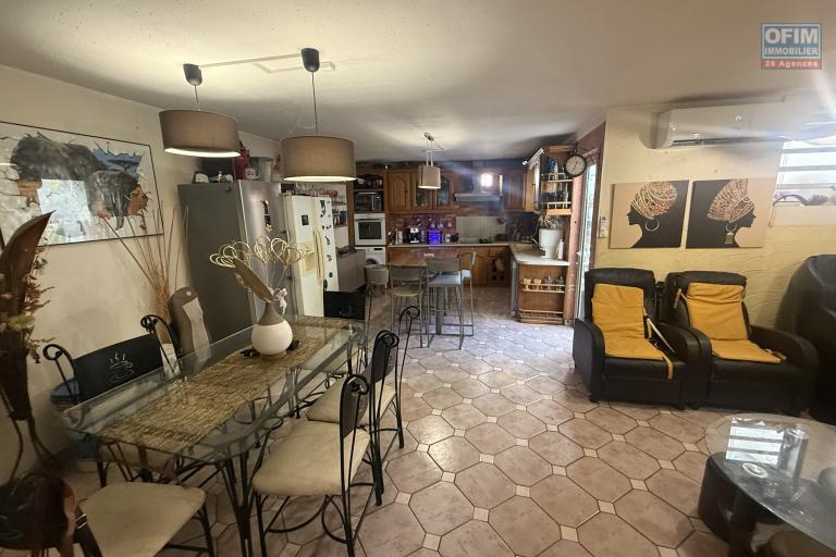 A vendre maison T4 mitoyenne proche centre ville du  Port