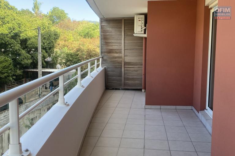 A vendre -Appartemnt T3 de 51 m2 avec varangue et parking fermé - Secteur Sainte-Clotilde