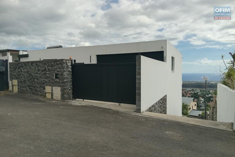 A vendre VILLA D&rsquo;ARCHITECTE AVEC VUE OC&Eacute;AN PANORAMIQUE &ndash; LA POSSESSION