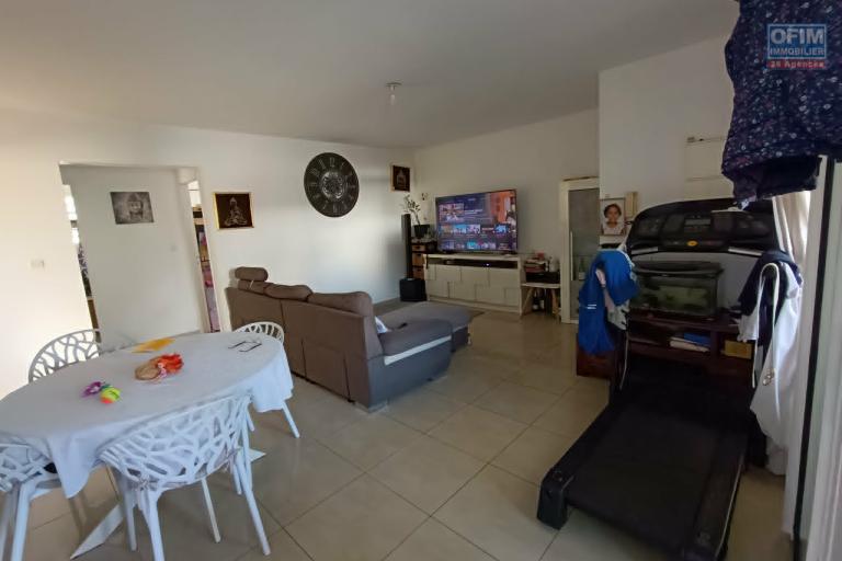 A vendre appartement 3 chambres avec jardin de 200 m2 à la Ravine des Cabris