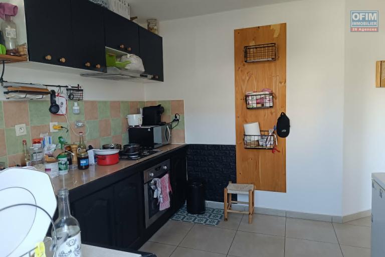 A vendre appartement 3 chambres avec jardin de 200 m2 à la Ravine des Cabris