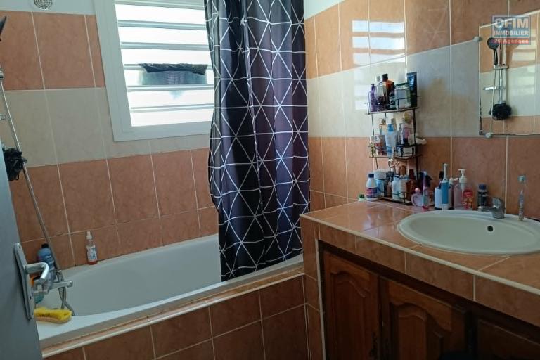 A vendre appartement 3 chambres avec jardin de 200 m2 à la Ravine des Cabris