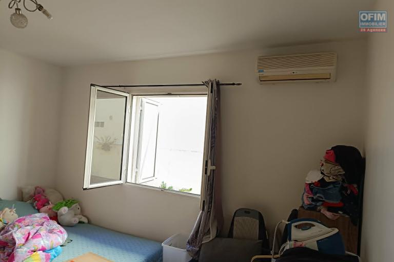 A vendre appartement 3 chambres avec jardin de 200 m2 à la Ravine des Cabris