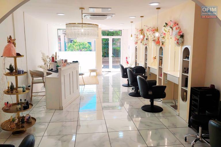 Au c&oelig;ur du centre-ville de Saint-Paul | Le salon de coiffure Am&eacute;lie Rose est &agrave; vendre au prix de 69 500 &euro;.