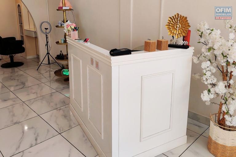 Au c&oelig;ur du centre-ville de Saint-Paul | Le salon de coiffure Am&eacute;lie Rose est &agrave; vendre au prix de 69 500 &euro;.