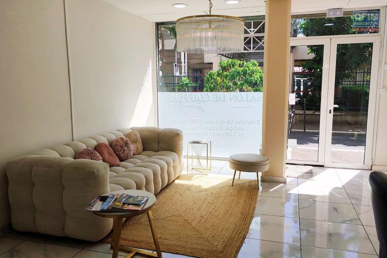 Au c&oelig;ur du centre-ville de Saint-Paul | Le salon de coiffure Am&eacute;lie Rose est &agrave; vendre au prix de 69 500 &euro;.