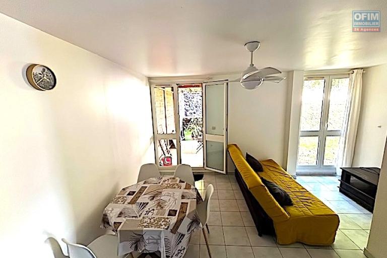 A louer beau T3 meubl&eacute; avec varangue et jardin dans la residence Les Huppes de bourbon &agrave; La Montagne