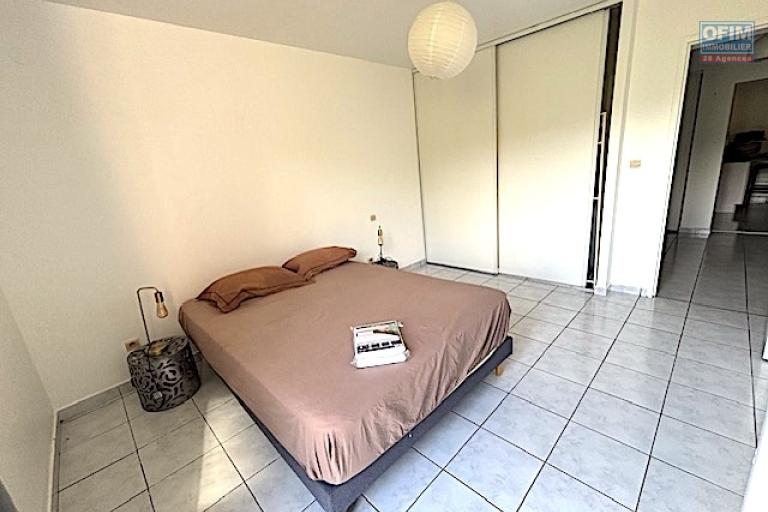 A louer beau T3 meubl&eacute; avec varangue et jardin dans la residence Les Huppes de bourbon &agrave; La Montagne